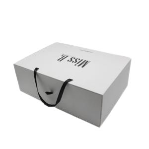 gift box with handle